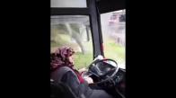Kırk Yıllık Şoförlere Taş Çıkartırcasına Otobüs Kullanan Teyze