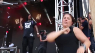 Konserde Rap Müziği İşitme Engelliler İçin Çeviren Kadın