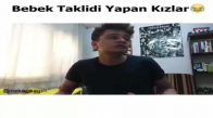 Bebek Taklidi Yapan Kızlar