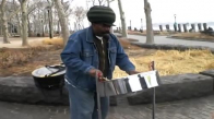 ABD'de Bir Sokak Müzisyeninden İstiklal Marşı Performansı