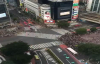Tokyoda Trafik Işıklarında Yayaların Çokluğu...Seyredilmeye değer
