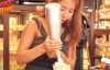 Dondurma ile Harikalar Yaratan Taylandlı Kadın