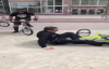 Bisiklet Şovu Yerde Biten Polis