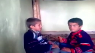 Babası Tarafından Birbirine Tokat Atan Kardeşler