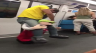 Metroda Sarhoş Numarası Yapan Adamın Yolcuları Güldürmesi
