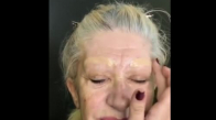 Yaşlı Kadını Gençleştiren Makyaj