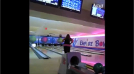 Acilen Bowling Oynamayı Bırakması Gereken Kız