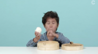 Çin Yemeklerini Tadan Çocukların Eğlendirici Tepkileri