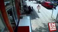Kocaeli'de Çıplak Sokağa Çıkan Adamın Dayak Yemesi