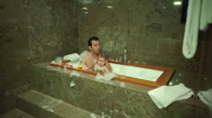 Ver Elini Aşk- Kaan, Sue Bebekle Banyo Yapıyor
