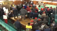 Uganda Meclisinde Sandalyelerin Havada Uçuşması