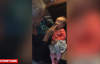 Büyükannesinin İşaret Diline Cevap Veren Sevimli Bebek 