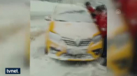 Karda Mahsur Kalanların İmdadına Türk Kızılayı Yetişti