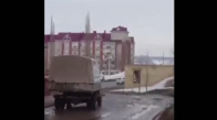 Kedi Atarak Geyik Uzaklaştıran Çılgın Rus