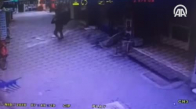 Düşen Mermer Parçasından Saniyelerle Kurtuldu