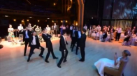 Damat Ve Arkadaşları Gelin İçin Dans Ediyor