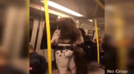 Metroya Binen At Kadınlar