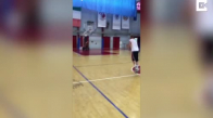 Bacak Arası Hareketle Orta Sahadan Basket Atan Öğrenci