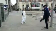 Rahibe ve Polisten Futbol Topu İle Muhteşem Gösteri