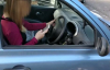 Çılgın Adamın Trafikte Telefon Kullanan Sürücüleri Korkutması