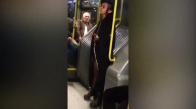 İstanbul Metrobüsünde Elf'lere Benzeyen Kadın
