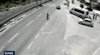 Yarış Motosikletinin Son Sürat Çarptığı Genç Kız Havaya Uçtu