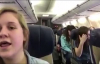 Liseli Öğrencilerin Rötar Yapan Uçağın İçinde Şarkı Söylemesi