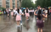 Mezuniyetlerini Yağmurun Altında Kutlayan Liseliler