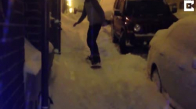 Sokakta Snowboard Yapan Çocuğa Sürpriz