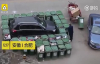Temizlik İşçisinin 40 Çöp Kovası İle Bir Aracı Bloke Etmesi