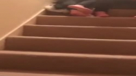 Merdivenlerden Süzülen Sarhoş Kız 