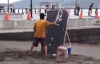 Plajda Resim Gösterisi Yapan Gencin Yeteneği