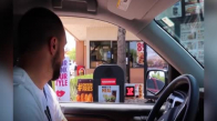 Bir Fast-Food Markasına Köpekli Şaka Yapan Adam