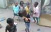 Ugandalı Çocukların Neşe Dolu Dansı
