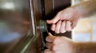 Anahtar Olmadan Kilitli Kapı Nasıl Açılır 