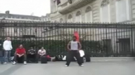 Paris'te Sokak Dansçısının İnanılmaz Dansı
