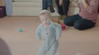 Emeklemeyip Direk Dans Eden Mutlu Bebek , Çok Komik