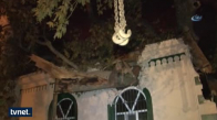 Beykoz'da Asırlık Çınar Ağacı Caminin Üzerine Devrildi