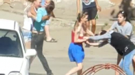 Rus Kızların Sokak Ortasında Tekme Yumruk Kavgası