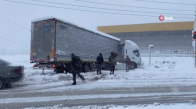 TEM Otoyolu kar nedeniyle trafiğe kapandı, D-100'de Kilometrelerce Araç Kuyruğu Oluştu