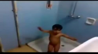 Banyoda Dans Eden Küçük Çocuk