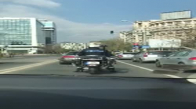 Motosikletli Polisin Keyif Dolu Dansı 