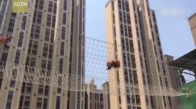 Çinli İtfaiyecilerin Örümcek Adam Kadar Hızlı Performansa Sahip Olması