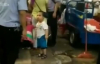 ŞOK! 3 yaşındaki çocuk kendini boru ile korudu