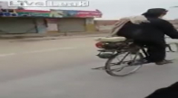 Bisiklete Kıçtan Takmalı Motor Bağlayan Hacı