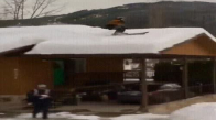 Çatıdan Çatıya Kar Üstünde Kayan Sportmen Erkek