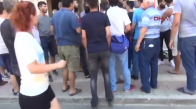 Antalya'da Vatandaşlar Arasında Gaspçıyı Dövelim Dövmeyelim Kavgası