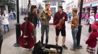 Sokak Sanatçılarının Putin'e Söyledikleri Şarkı