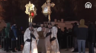 Ortodoks Hristiyanlar Günahlarından Arınmak İçin Soğuk Havada Buzlu Suya Girdi 