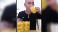 50 Tane Çiğ Yumurtayı İçen Çinli Adam